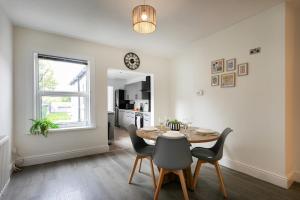 Contractors Stay - Free Parking - Fast WiFi - Sleeps 4