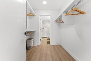 Glenwood 3-Bedroom Townhouse, Free Parking, 7 Min to West Edmonton Mall