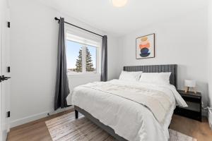 Glenwood 3-Bedroom Townhouse, Free Parking, 7 Min to West Edmonton Mall
