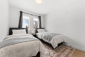 Glenwood 3-Bedroom Townhouse, Free Parking, 7 Min to West Edmonton Mall