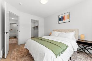 Glenwood 3-Bedroom Townhouse, Free Parking, 7 Min to West Edmonton Mall