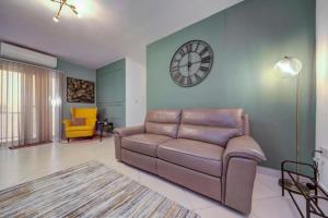 Modern 3BR home wterrace, close to Malta Airport - Apartment