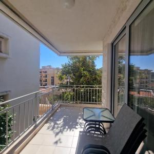 Petrovac 5 Min to Beach, Heated Pool, Balcony, 2008 Built