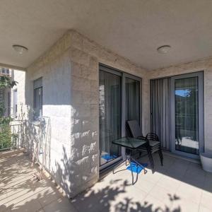 Petrovac 5 Min to Beach, Heated Pool, Balcony, 2008 Built