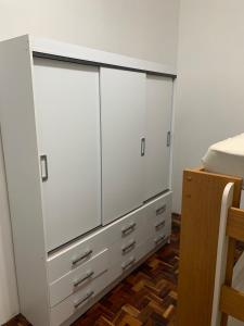 Apto Moderno 2 Quartos c AC, Cozinha Completa