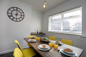Trendy Contractor Stay Central & Convenient -Parking - Netflix