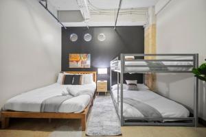 Beautiful Downtown Apartment with Pool, Laundry, Parking