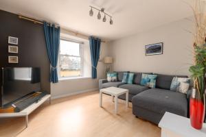 Lombard Hide Away