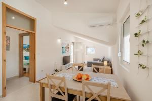 Igalo Blue - Bay View, Steps from Promenade