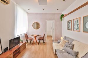 Apartment with air conditioning 2 blocks from Leblon Beach