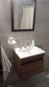 Casa con Amplio Parque a metros del Parador y Acceso a la cuidad