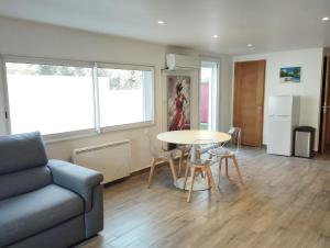 appartement 2 chambres dans maison avec piscine