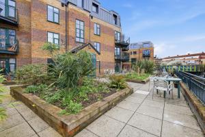 Broadway Market Canal-View Oasis
