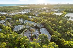 3 Mi to Miramar Beach! Chic Condo w Pool Access