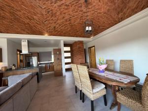 Casa en Ajijic con Terraza y Jardín hasta para 8 personas