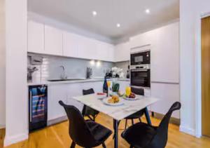 #73 The Axium Suite - Sleeps 6 - Close to Brindleyplace - "Perfect for Contractors and Families - Free Street Parking"