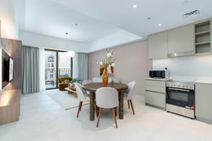 Luxury 1BR near Burj Al