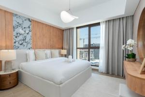 Luxury 1BR near Burj Al