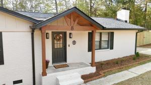 NEW Aiken Retreat I Firepit I Hot Tub I Near Dtwn