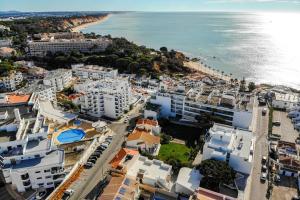Apartment with Pool in Olhos de Agua