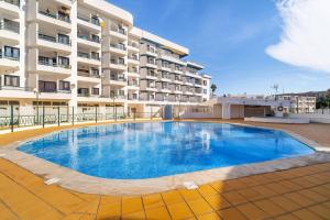 Apartment with Pool in Olhos de Agua