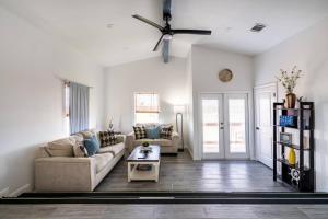 Unit A Crystal Beach Premier Triplex 2 Bed 1 Bath