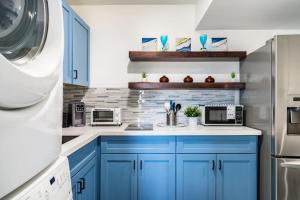 Unit A Crystal Beach Premier Triplex 2 Bed 1 Bath