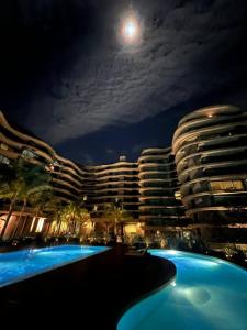Forum Puerto del Buceo - Apartamento de 1 Dormitorio con vista al mar - Piscinas climatizadas interiores y exteriores - Sauna - Gimnasio completo y moderno - concierge 24 horas - Acepta mascotas