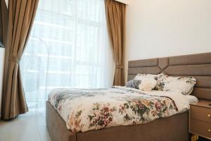 Stunning 2BR with Dubai Canal Views