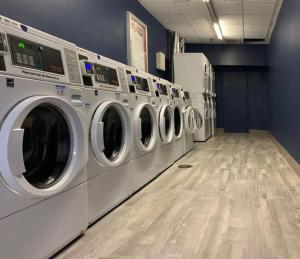 Downtown Penthouse I Vintage , Gym & Balcony #5