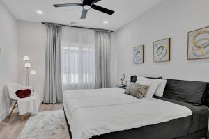 Stylish 3BR Dallas Townhouse | Rooftop Terrace