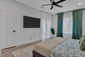 Stylish 3BR Dallas Townhouse | Rooftop Terrace