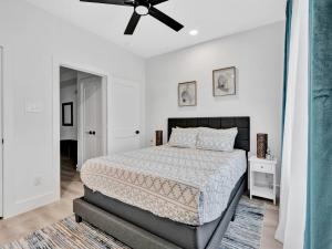 Stylish 3BR Dallas Townhouse | Rooftop Terrace