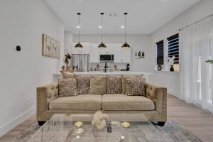 Stylish 3BR Dallas Townhouse | Rooftop Terrace