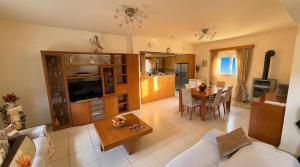 Tharrenis house in Lindos