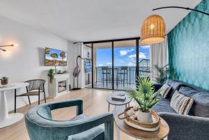 Fancy Flamingo: Beachfront + Free Beach Chairs