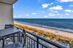 Fancy Flamingo: Beachfront + Free Beach Chairs