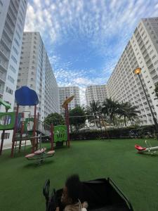 1 BR Condo Unit with Balcony 15th Floor - Pool View 7mins walk to MOA