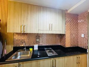 1 BR Condo Unit with Balcony 15th Floor - Pool View 7mins walk to MOA