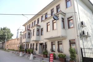 Ramparts Hotel