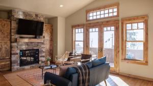 Lakefront Home in Kings Beach w Views • Prime Location Atkinson by Avantstay