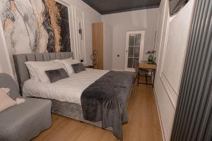 Euphoria Apartments