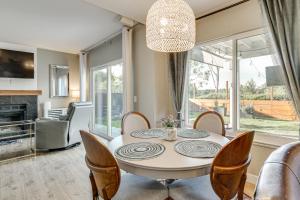 Modern Oceanside Living! Family Home w Workspace