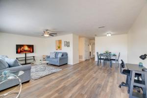 Steps from Crystal River Crystal River Getaway!