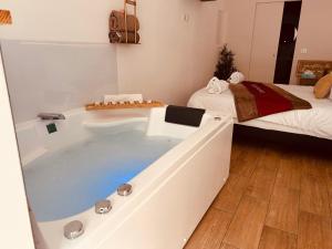 Perle Dazur Jacuzzi Suite Parking Prive 5min Mer