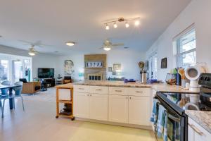 The Lake House w Dock & Patio in Livingston