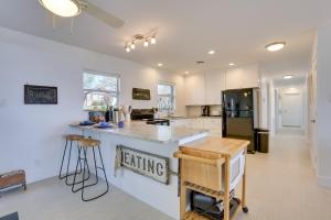 The Lake House w Dock & Patio in Livingston
