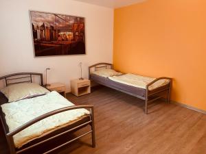 StayHere24 Große Monteur- und Ferienwohnung am Auenwald