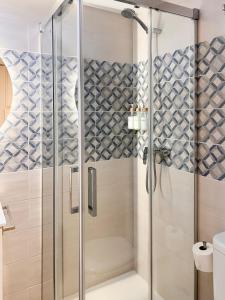 Azure Home-Boutique Apartment-125m from beach