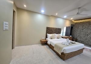 4BHK AC Luxury Seven Hills Villa With Garden , BBQ , CARROM , HOCKEY & TENNIS TABLE , - Near Lonavala - 10 minutes From Imagica